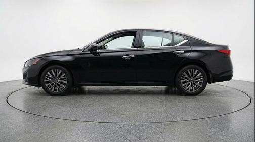 Super Black 2025 Nissan Altima SV FWD