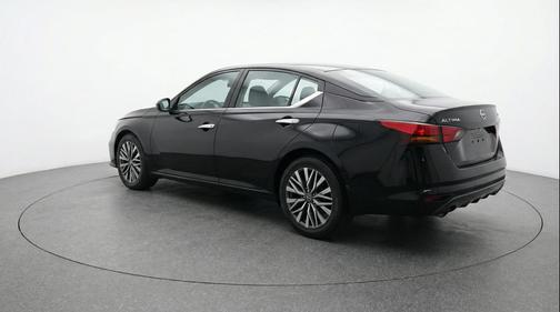 Super Black 2025 Nissan Altima SV FWD