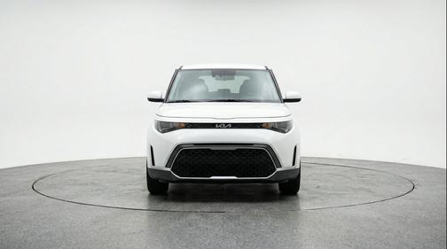 Snow White Pearl 2025 Kia Soul LX
