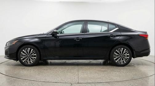 Super Black 2025 Nissan Altima SV FWD