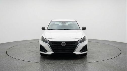 Pearl White Tricoat 2025 Nissan Altima SV FWD