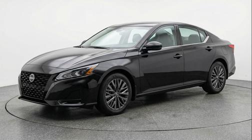 Super Black 2025 Nissan Altima SV FWD