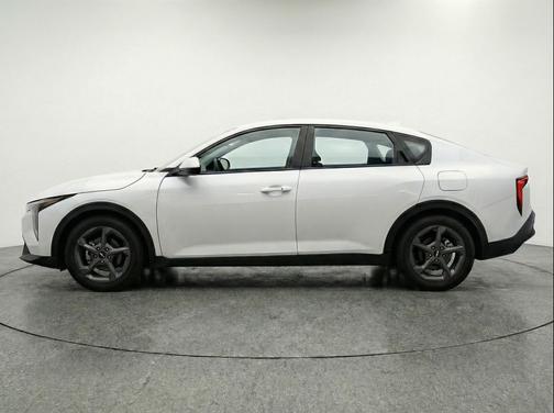 Snow White Pearl 2025 Kia K4 LXS