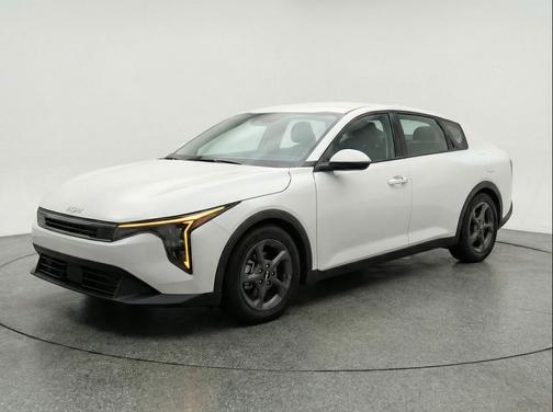 Snow White Pearl 2025 Kia K4 LXS