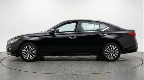 Super Black 2025 Nissan Altima SV FWD