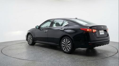 Super Black 2025 Nissan Altima SV FWD