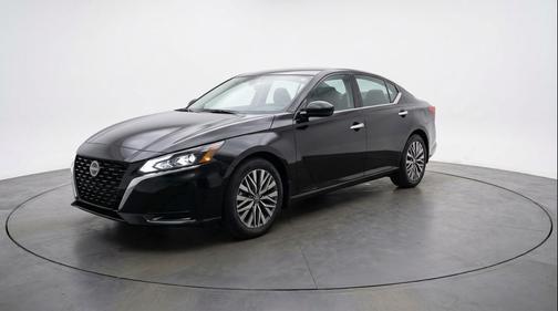 Super Black 2025 Nissan Altima SV FWD
