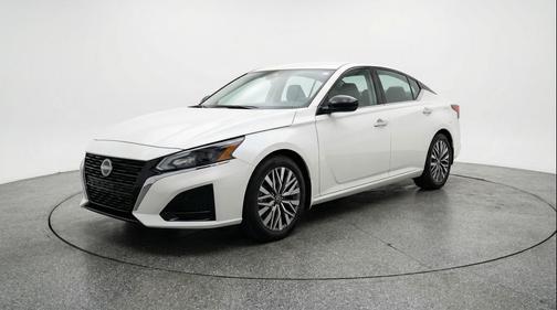 Glacier White 2025 Nissan Altima SV FWD