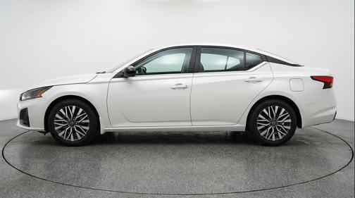 Glacier White 2025 Nissan Altima SV FWD