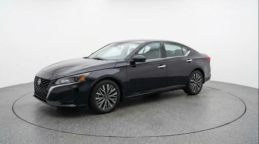 Super Black 2025 Nissan Altima SV FWD