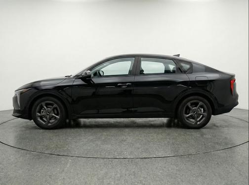 Aurora Black Pearl 2025 Kia K4 LXS