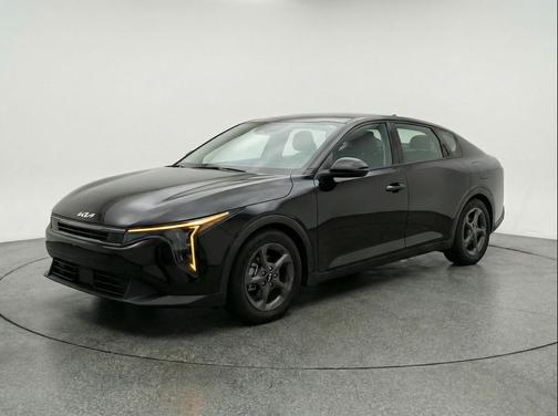 Aurora Black Pearl 2025 Kia K4 LXS