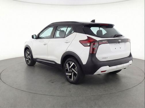 Fresh Powder 2025 Nissan Kicks SV