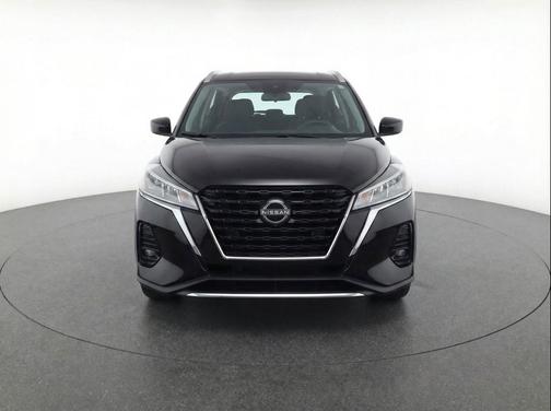 Super Black 2024 Nissan Kicks SV