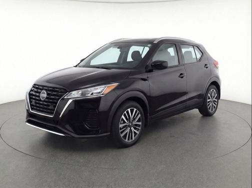 Super Black 2024 Nissan Kicks SV