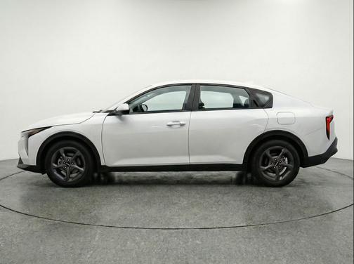 Snow White Pearl 2025 Kia K4 LXS