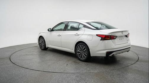 Glacier White 2025 Nissan Altima SV FWD