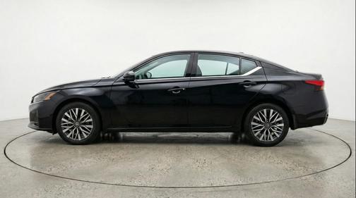 Super Black 2025 Nissan Altima SV FWD