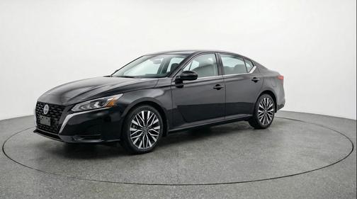 Super Black 2025 Nissan Altima SV FWD