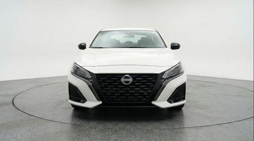 Glacier White 2025 Nissan Altima SV FWD