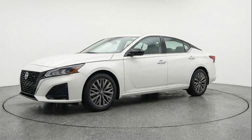 Glacier White 2025 Nissan Altima SV FWD
