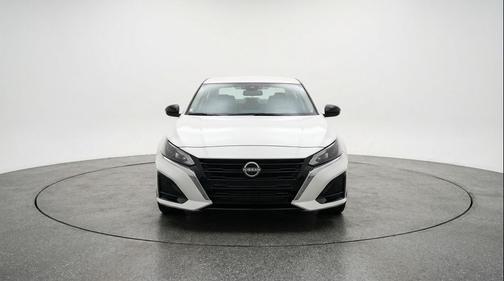 Glacier White 2025 Nissan Altima SV FWD
