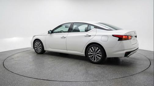 Glacier White 2025 Nissan Altima SV FWD