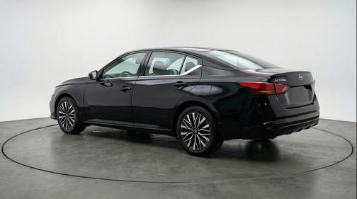 Super Black 2025 Nissan Altima SV FWD