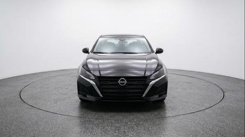 Super Black 2025 Nissan Altima SV FWD