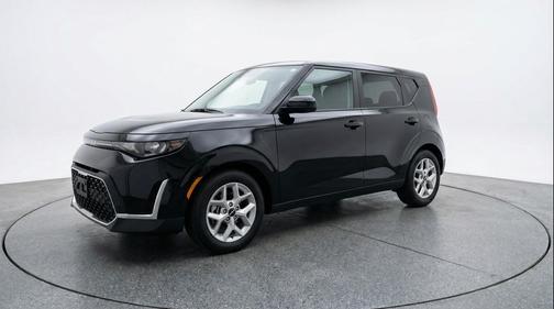 Fusion Black 2025 Kia Soul LX