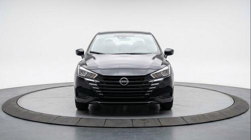 Super Black 2025 Nissan Versa 1.6 SV