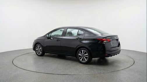 Super Black 2025 Nissan Versa 1.6 SV