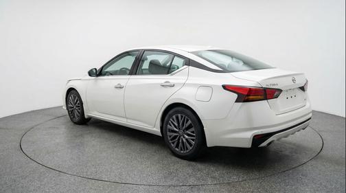 Glacier White 2025 Nissan Altima SV FWD