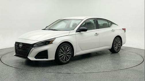 Glacier White 2025 Nissan Altima SV FWD
