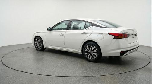 Pearl White Tricoat 2025 Nissan Altima SV FWD