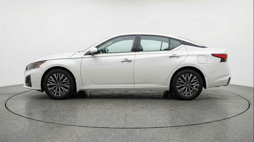 Pearl White Tricoat 2025 Nissan Altima SV FWD
