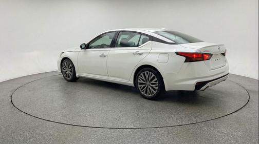 Glacier White 2025 Nissan Altima SV FWD