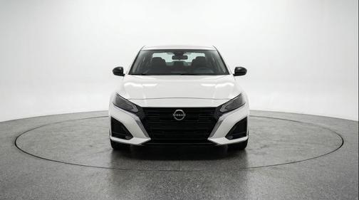 Glacier White 2025 Nissan Altima SV FWD