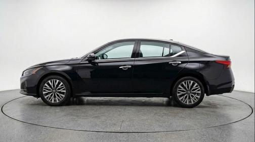 Super Black 2025 Nissan Altima SV FWD