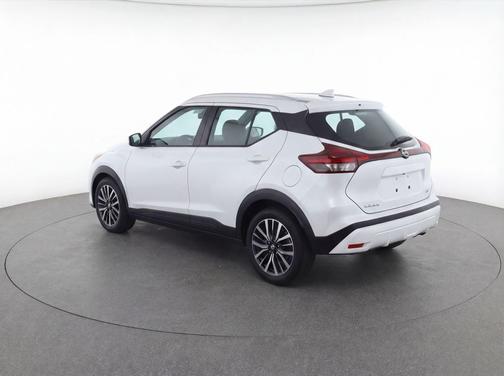 Aspen White Tricoat 2024 Nissan Kicks SV