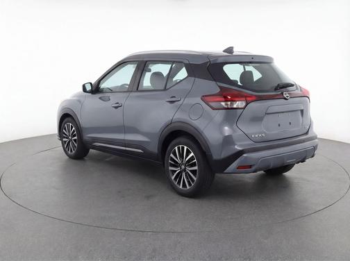 Boulder Gray Pearl 2024 Nissan Kicks SV