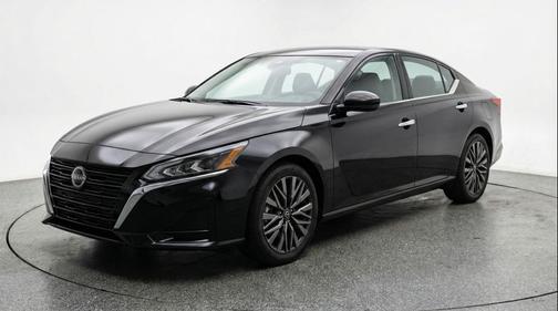 Super Black 2025 Nissan Altima SV FWD