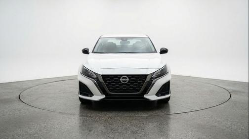 Glacier White 2025 Nissan Altima SV FWD