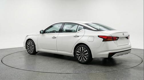 Glacier White 2025 Nissan Altima SV FWD