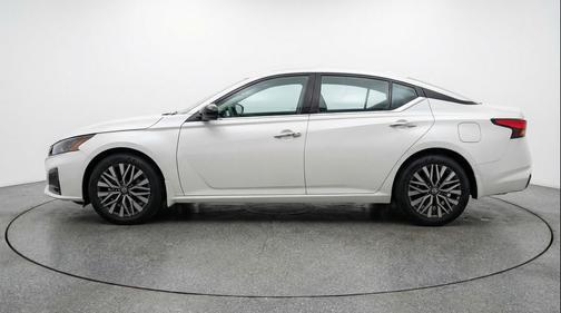 Glacier White 2025 Nissan Altima SV FWD