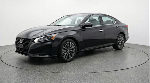 Super Black 2025 Nissan Altima SV FWD