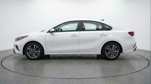 Snow White Pearl 2024 Kia Forte LXS