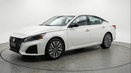 Glacier White 2025 Nissan Altima SV FWD