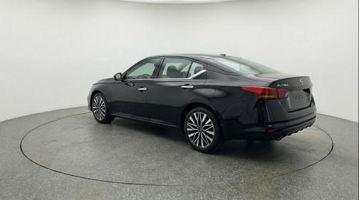 Super Black 2025 Nissan Altima SV FWD