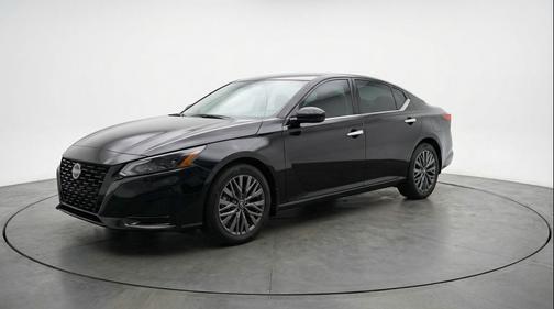 Super Black 2025 Nissan Altima SV FWD